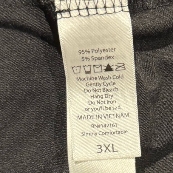 LuLaRoe Black White “I’m Not Yelling This Is My Soccer Mom Voice” - Picture 5 of 7